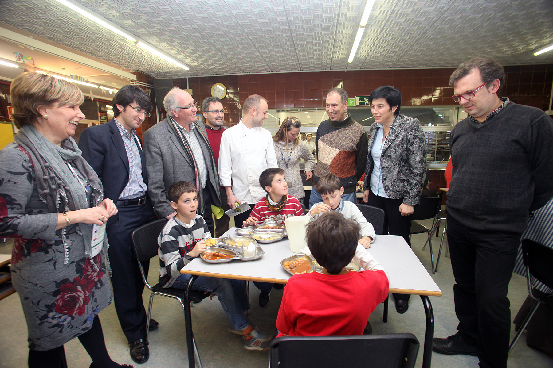 La 1a tinenta d'alcalde Marta Camps, acompanyada del regidor de Medi Ambient i Horta, Josep Barberà, ha visitat l'activitat.