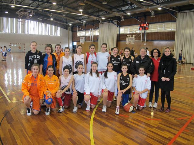 Foto 1. El CB Lleida ha acomiadat l’any amb el tradicional torneig 3x3 de bàsquet