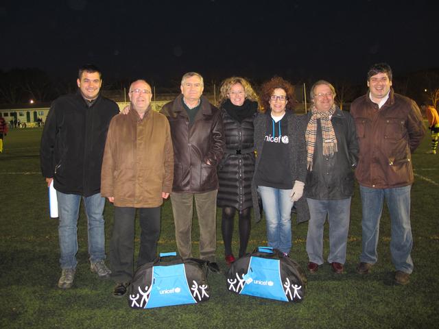 Foto 2. Mínguez i Cerdà, amb els organitzadors i col·laboradors de la marató