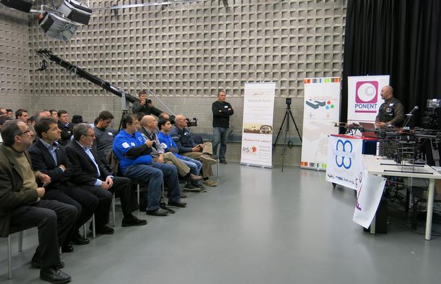 L’alcalde de Lleida ha assistit a la Jornada Tecnològica al Parc Científic amb drones, retro consoles i Google Developers