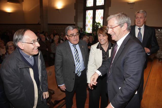L'alcalde de Lleida, en la presentació del llibre ’60 anys de TOAR. Lleida 1955 – 2015’ d’Enric Castells, amb l’actor Joan Pera 