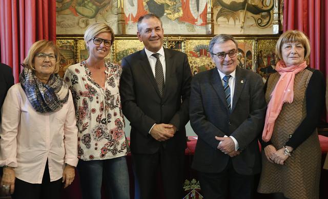L’alcalde de Lleida, Àngel Ros, i el director general territorial a Catalunya de la Fundació Mapfre, Ferran Martínez, han signat la renovació del conveni de col·laboració