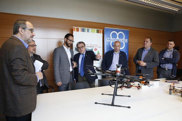 Acte de signatura del conveni de col·laboració entre el Parc Científic, HEMAV i Lleida Drone, que s'ha fet a les instal·lacions del Parc