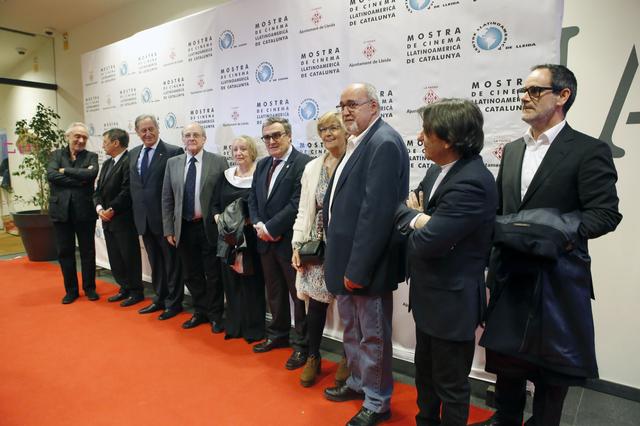 La catifa vermella de la Mostra de Cinema Llatinoamericà de Catalunya, amb els convidats i autoritats assistents