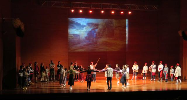 El Grup Sardanista Montserrat i els Diables de Lleida han participat en la representació d'Els Pastorets