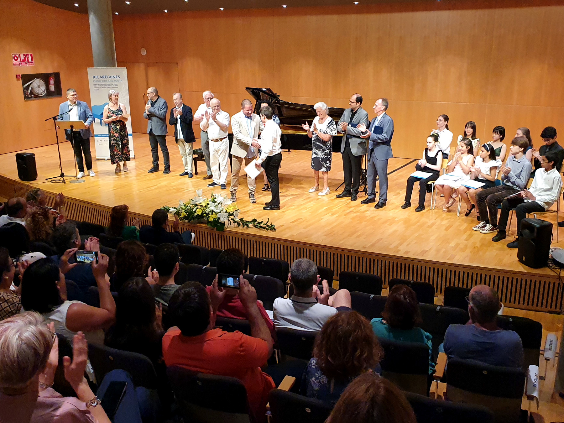 Lliurament del premi Tomàs Llusera al guanyador en la categoria II, Alexis Pérez