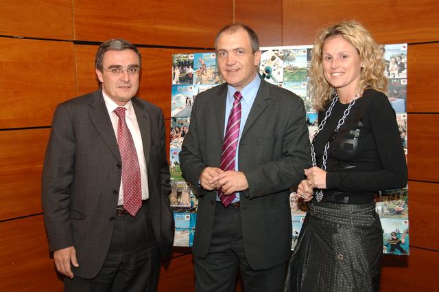 El paer en cap i la tinenta d'alcalde i presidenta de Turisme de Lleida, Montse Mínguez, amb el Director General de Turespaña, Antonio Bernabé.
